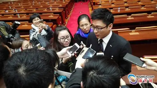 霍启山吴小莉 广东两会"围堵指数"最高的明星委员