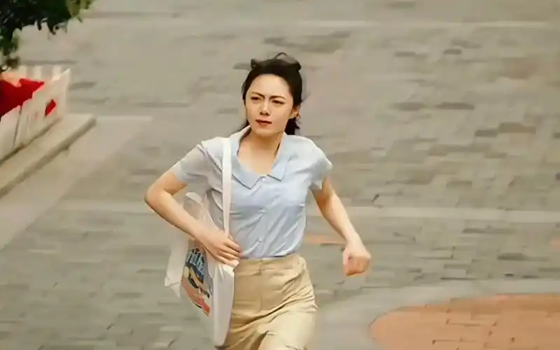 【赵今麦】你奔跑的样子就是青春,青春焕发出新的活力.