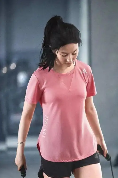 刘亦菲演戏就胖,出戏就瘦,被叫"菲包"?造型师的锅别扣给她!