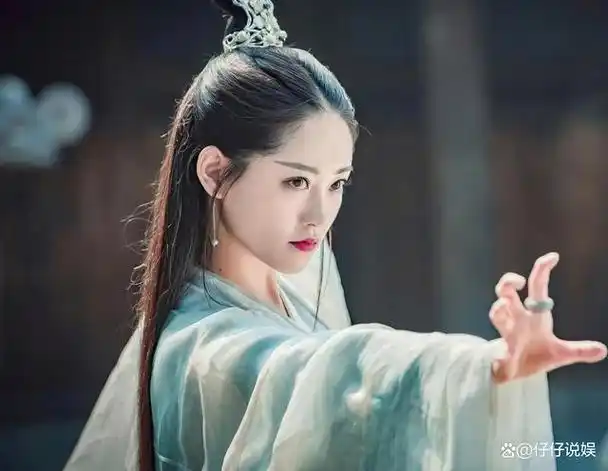 说起祝绪丹,大家对她的初印象应该是《三生三世十里桃花》里的玄女了.