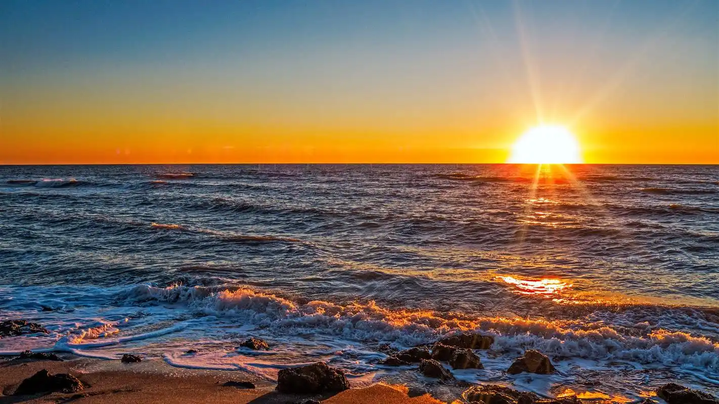 唯美蓝色意境大海壁纸_波澜壮阔的海洋