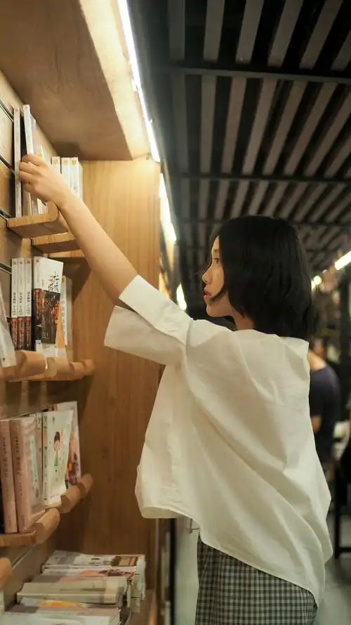 有人说这照片完美的把她下巴pie出来了