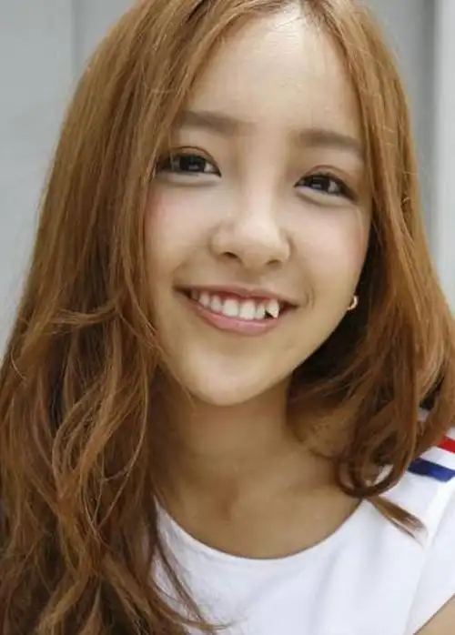 虎牙一直是一个可爱的标志,很多娱乐圈的明星都有可爱的小虎牙,让人