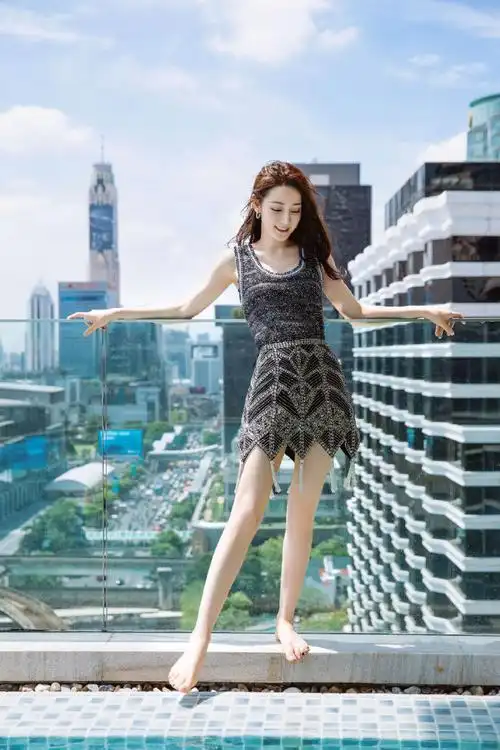 迪丽热巴,纤腰美腿好身材