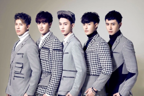 26岁男星在团队解散后穷到只剩94元回农村种地3个月兼职卖香肠