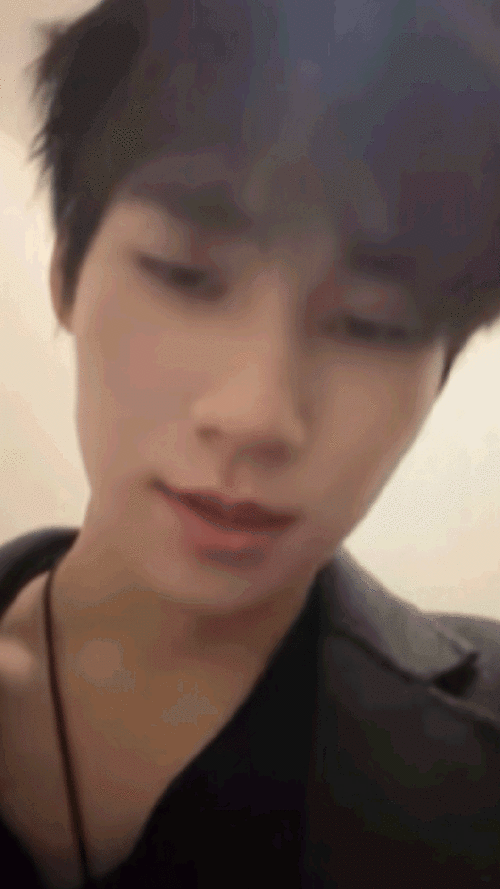 张真源锁骨##张真源的锁骨