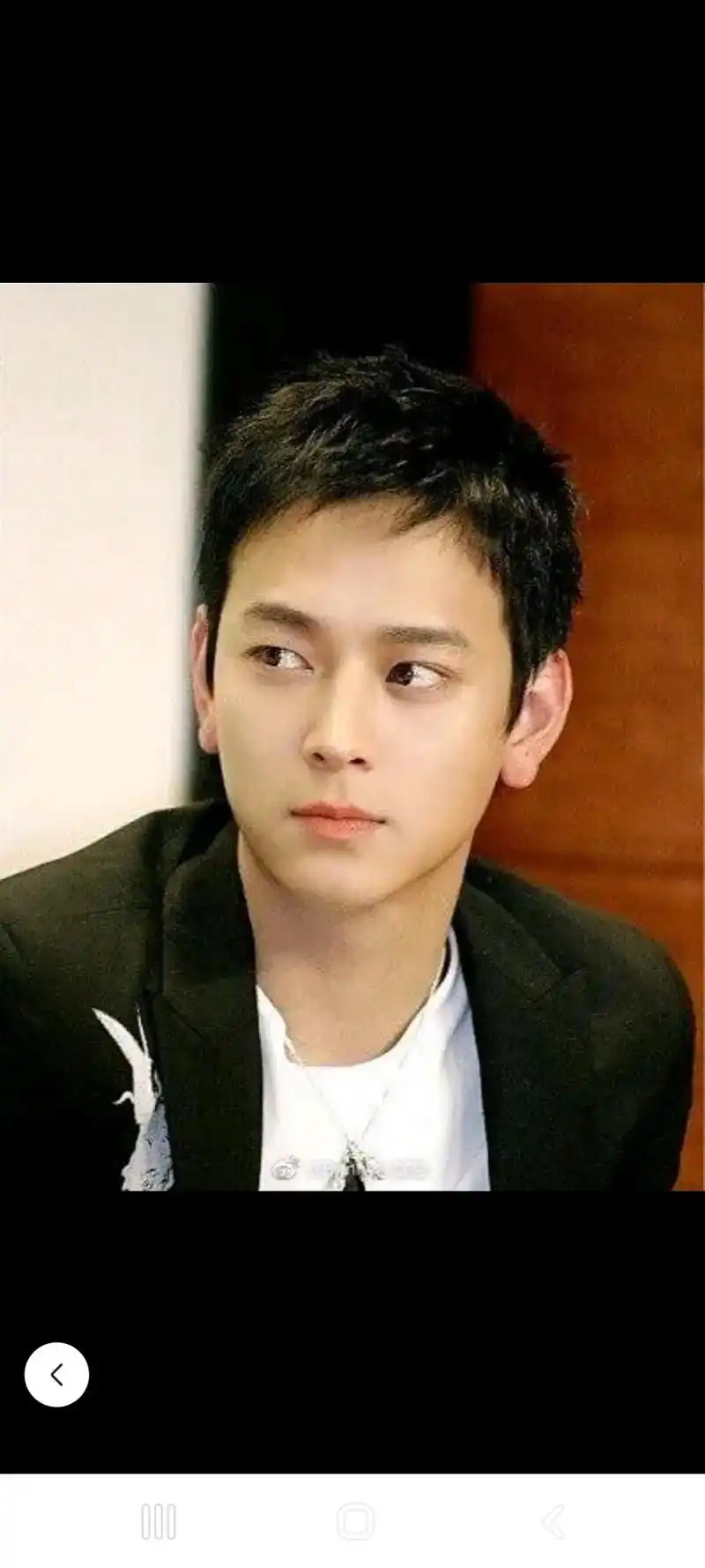 韩国明星姜东元,42岁,身高186,他的作品《狼的诱惑》迷倒 - 抖音