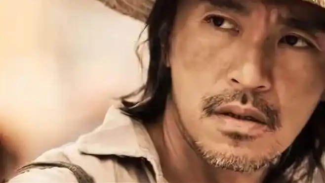 王晶对周星驰边夸边摇头,这是什么情况?