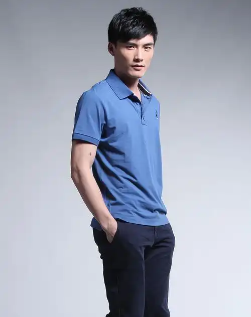 灰蓝色翻领短袖t恤