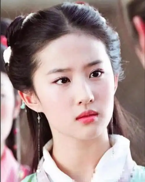 2场发布会,暴露了刘亦菲的"真实处境",胡歌的话,终于应验了