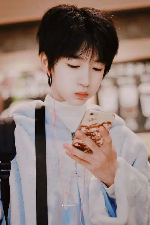 各位有没有贺峻霖的绝美图片啊? - 知乎