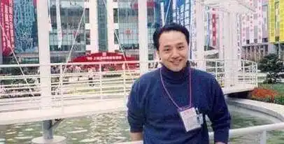 被人彻底遗忘的武打明星,跟李连杰,赵文卓一样帅,当年接班成龙_季天笙