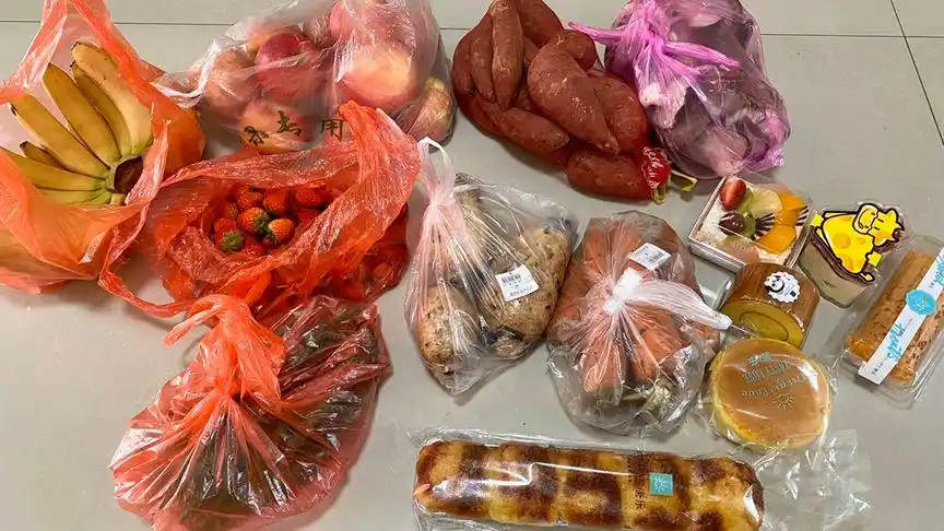 六天没有出门的阮姐今天去买菜,回来一看,感觉买少了