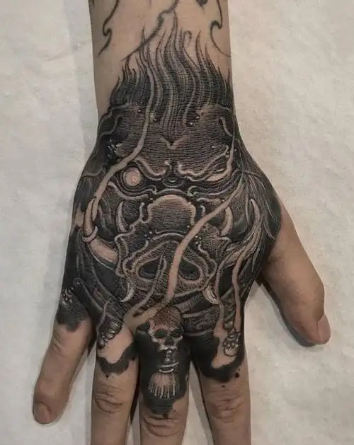 猪刚鬣纹身图片_手部新传统纹身图案