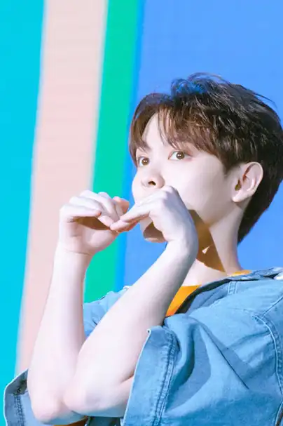 原创百分九挑战花式比心林彦俊太有创意范丞丞用力过猛坤坤可爱