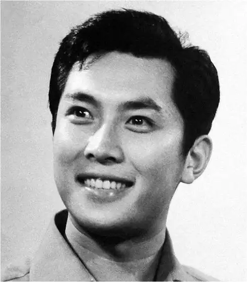 唐国强凭诸葛亮爆红前妻去世后二婚娶壮丽后如今幸福美满