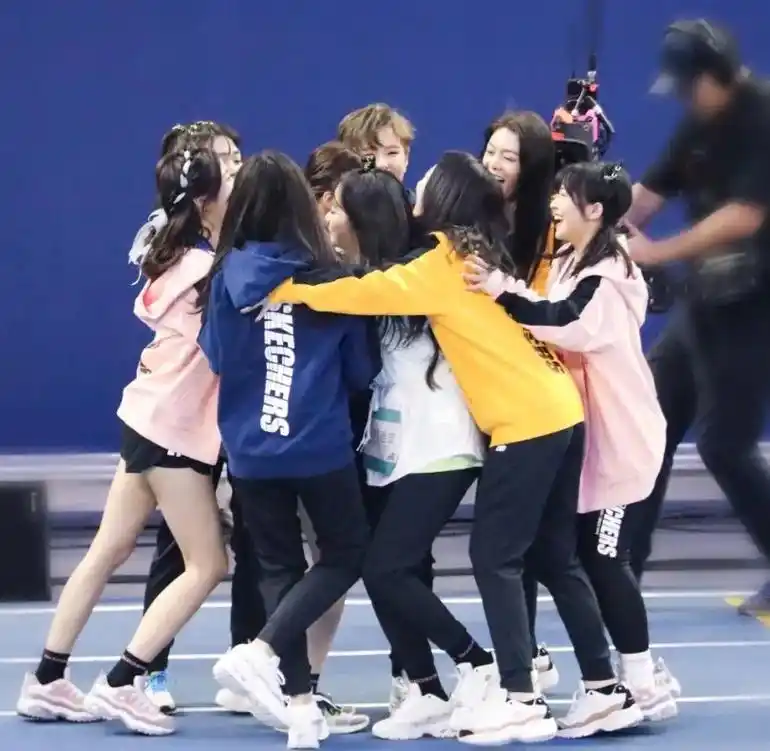 想看看你们保存的封神照片.#火箭少女101 #舞台 #照片  - 抖音