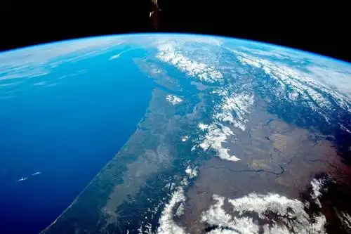 太空奇妙之旅我看到了一段"弧",而不是一个"球"俯瞰地球轮廓——02