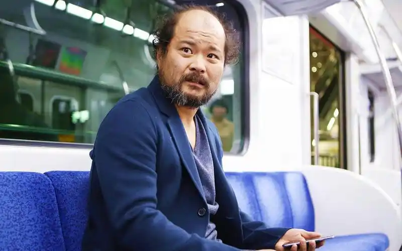 帅小伙一觉睡醒,变成了中年油腻大叔!