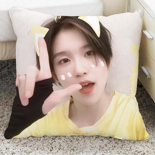 陆柯燃同款抱枕应援海报周边青春有你2手幅明信片林凡墙贴纸签名