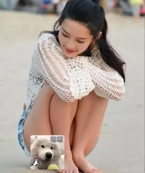 李沁穿短裤海边玩沙不顾形象蹲姿引热议节目组后期打码救场