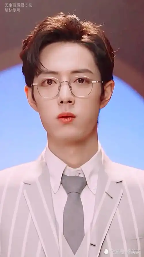 肖战戴金丝眼镜真的太帅了,分分钟被他撩到!