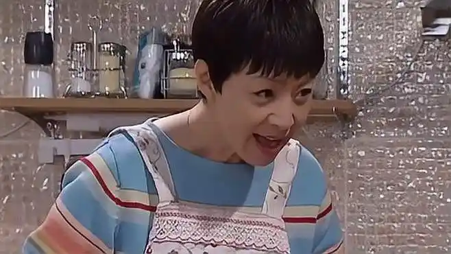 家有儿女:刘星回家宣布大事,刘梅八卦得不行,这眼神太逗了-影视综视频