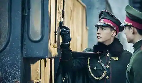 原创穿上军装的男神第一个就认不出陈伟霆诠释霸气张艺兴诠释英气