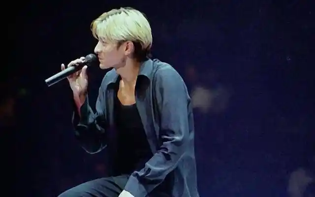 除了谢霆锋,刘德华也能驾驭所有发型,最后一张容易让人上瘾_显得_白发