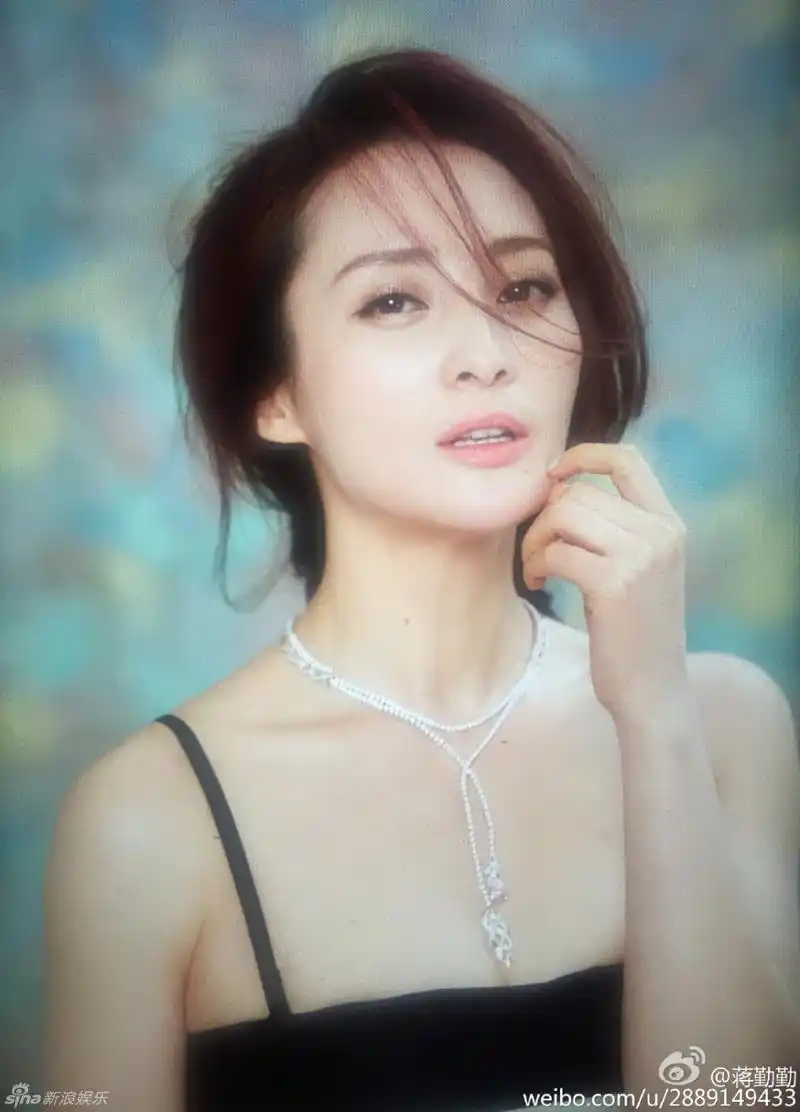 组图蒋勤勤春日唯美大片回眸一笑温婉如画