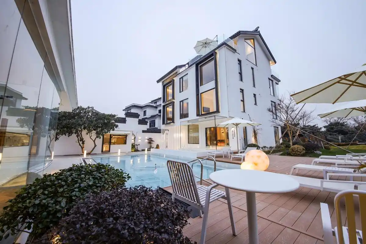 苏州太湖边别墅带泳池轰趴场地推荐|holo度假别墅.私人订制团建