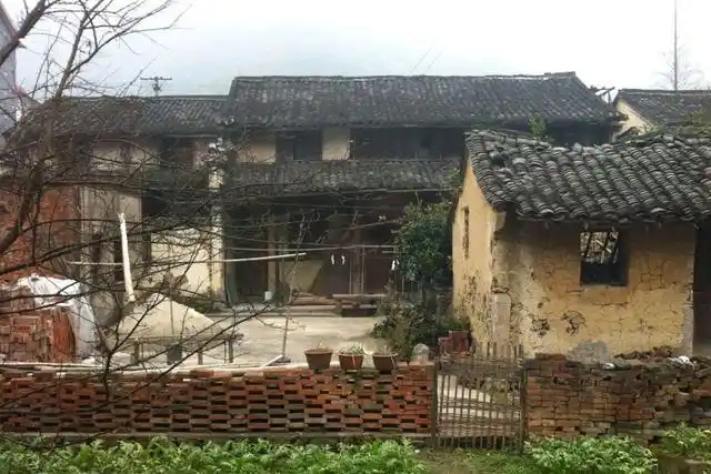 看农村老屋里的生活