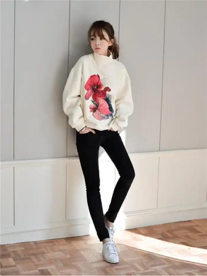 > 黑色小脚裤_女士小脚裤黑色最常见的黑色小脚裤,搭配什么上衣更好看