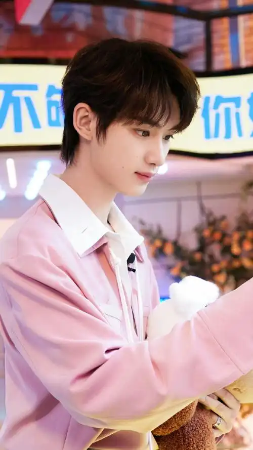 丁程鑫最想和孙悟空去旅行##丁程鑫你好星期六粉色衬衫造型