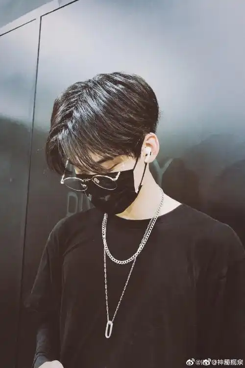 周柯宇卡点表白粉丝##周柯宇金丝眼镜杀