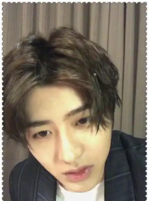 蔡徐坤直播,不化妆,不美颜,无滤镜,网友:早这样就不黑你了