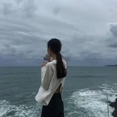 意境背影头像图海边女