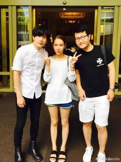 大火之前,薛之谦的人设一度是"靠做生意养活音乐梦想的段子手".