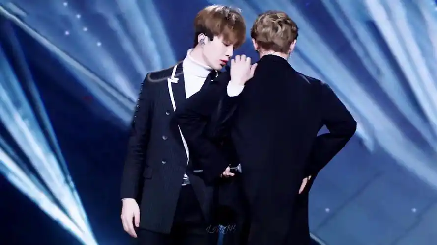 不知从何时开始,只要有黄明昊的场面,范丞丞留下的永远只有侧脸