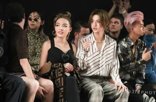 唱得了嘻哈当得了练习生只有这样的小鬼才会被fendi看中