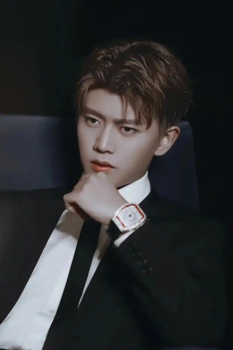 任嘉伦帅照.#任嘉伦 #糟糕是心动的感觉 #满眼星辰皆是你  - 抖音