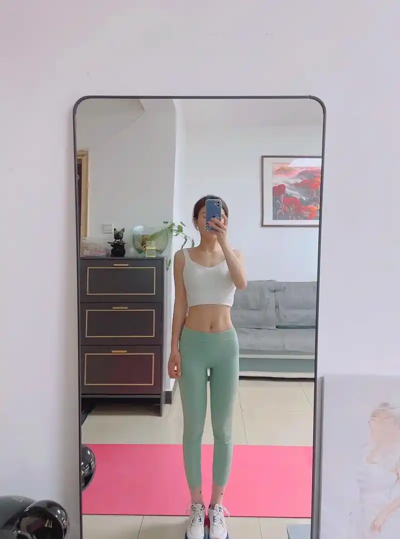 图文计划 中午才敢发自拍,因为我怕你早晚会爱上我#马甲线  - 抖音