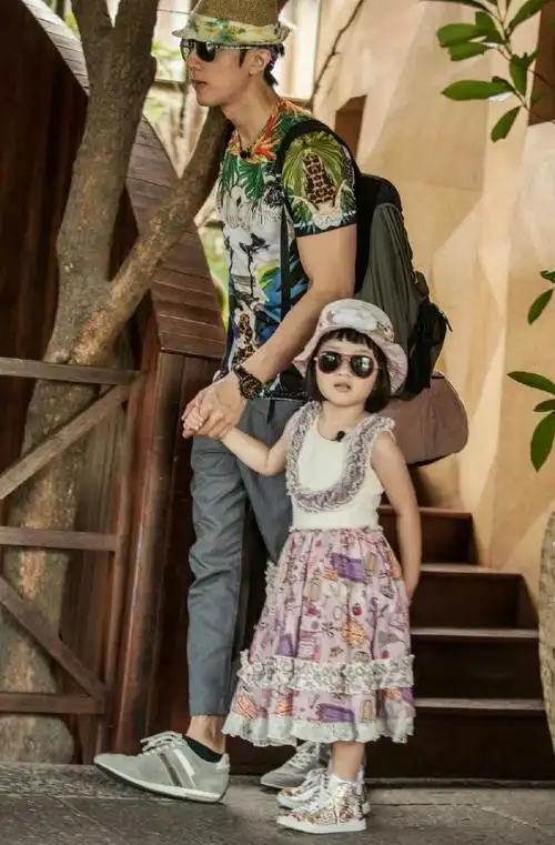 吴尊早前在台湾省出道,并与汪东城,辰亦儒等人组建男团"飞轮海",那时