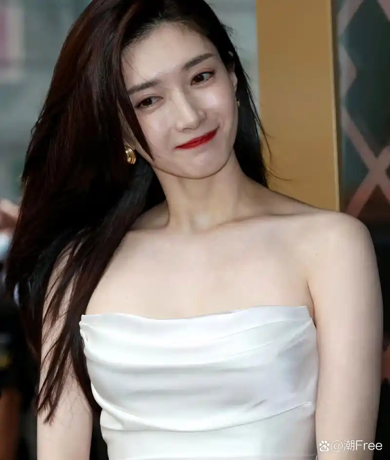 江疏影高清局部亮照写真 ,绒毛都分毫毕现#记录我的浪漫生活