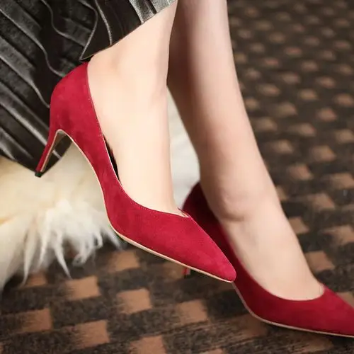 新年多穿红色高跟鞋,出门更喜庆,气质更出众