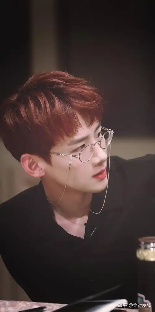 白敬亭壁纸高清无水印