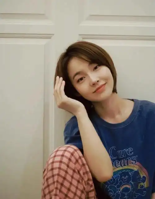 演员张佳宁从小父母离异不原谅生父20年如今34岁单身恐婚