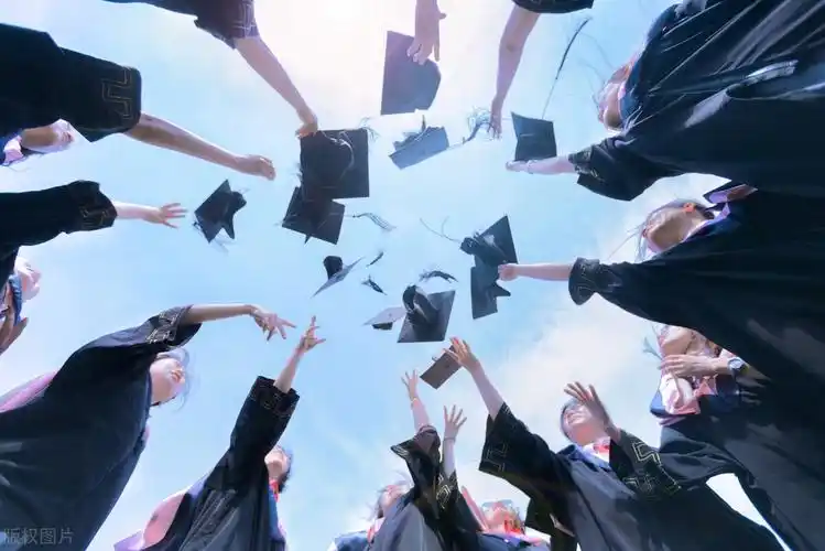 10人创意集体拍照姿势(毕业照拍摄姿势参考!pose对了,怎么拍都美)