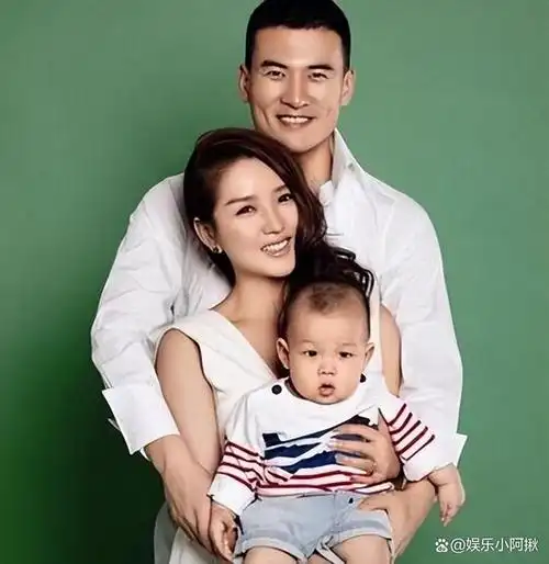 释小龙和何洁分手后的境遇,一人身家过亿,另一人过得怎样?