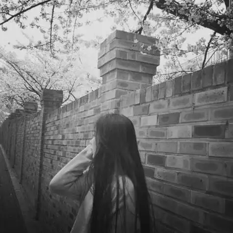 高清头像女生背影黑白 女生头像图片大全 -【爱个性】